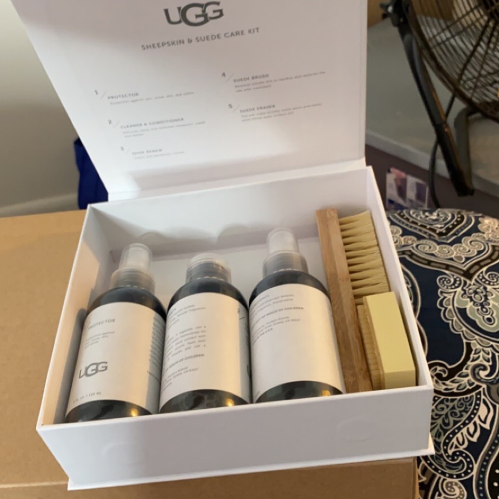 UGGS - Picture 5 of 6